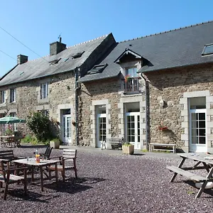 La Quebecoise Hotel